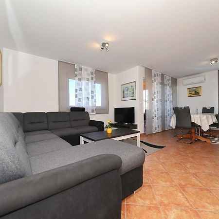 Apartment Dora Preko Exteriör bild