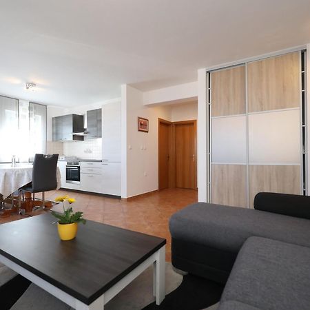 Apartment Dora Preko Exteriör bild