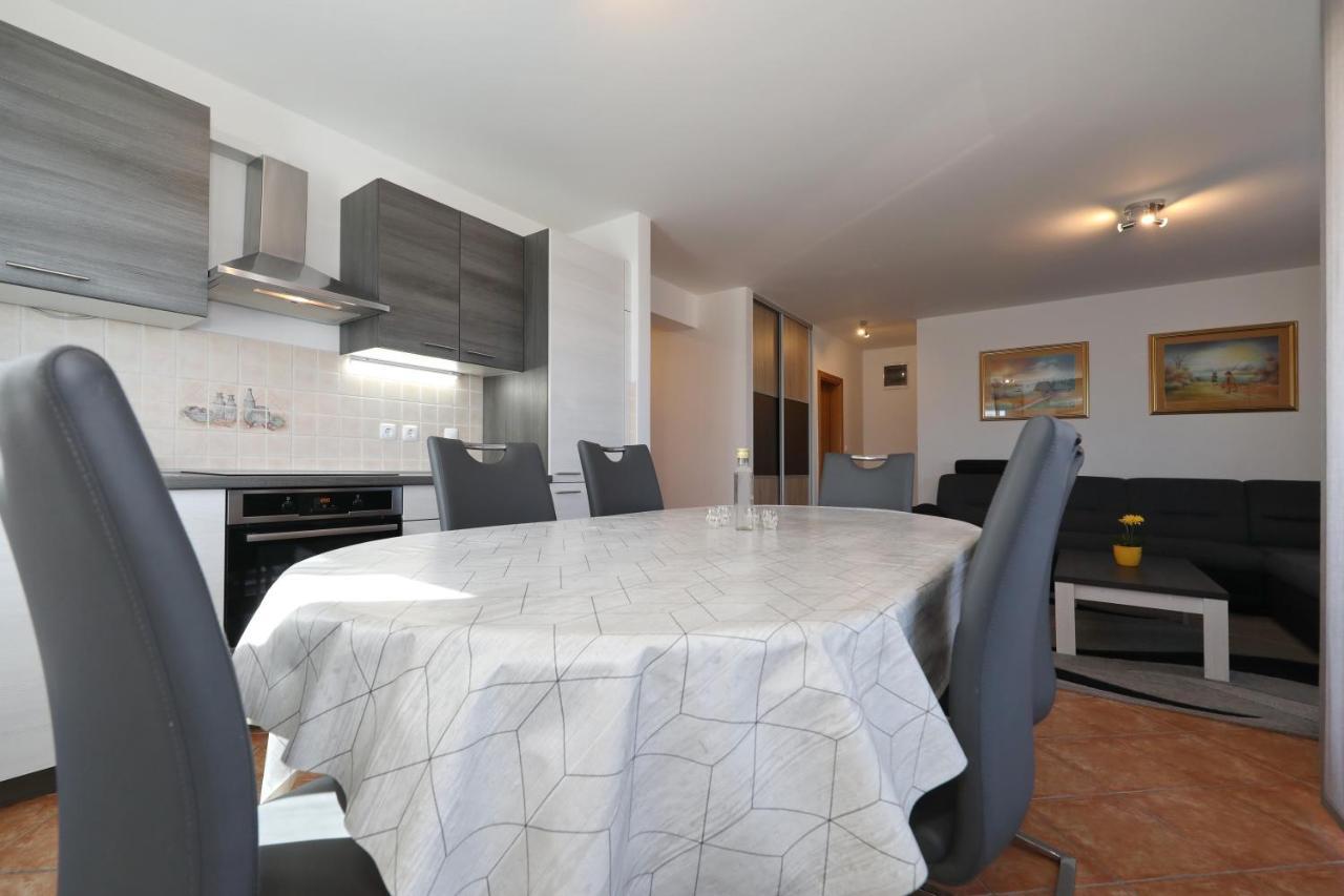 Apartment Dora Preko Exteriör bild
