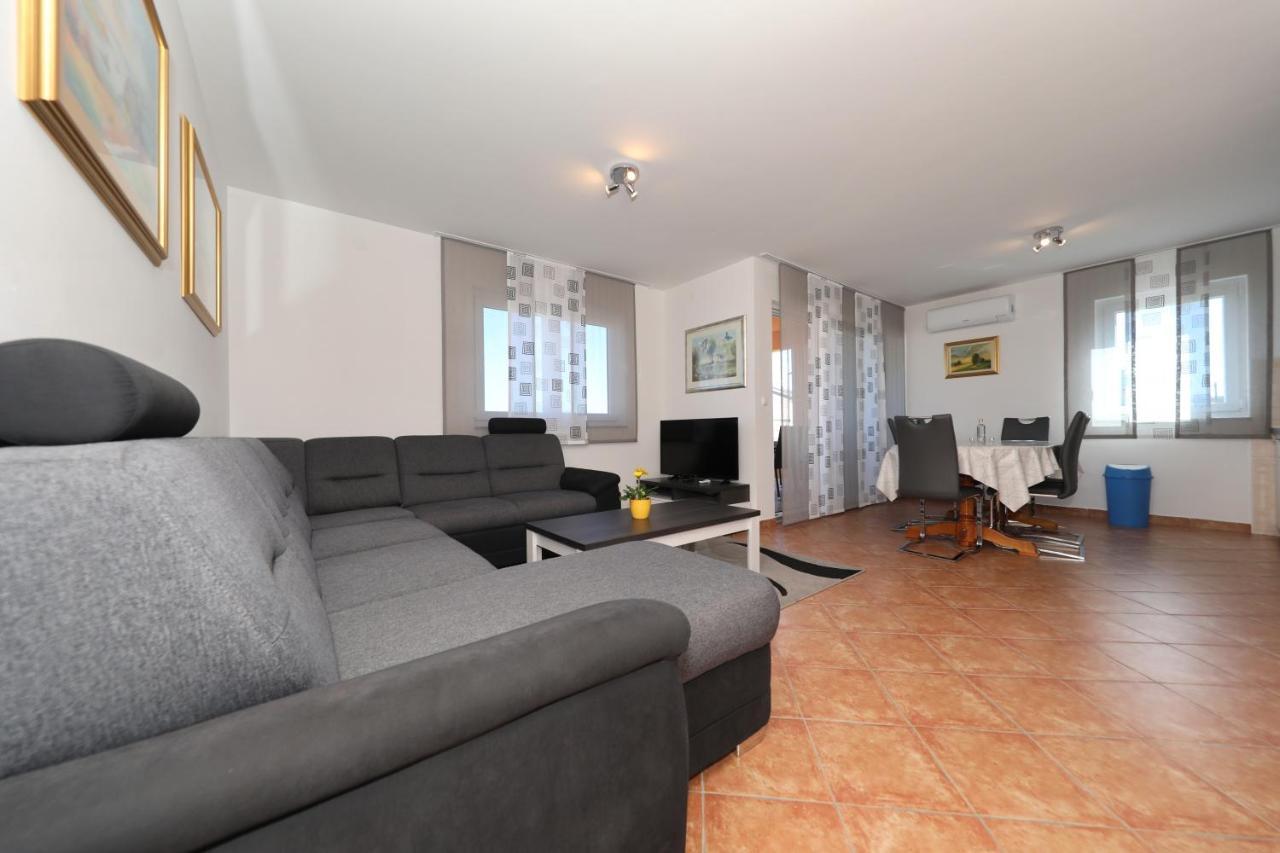 Apartment Dora Preko Exteriör bild