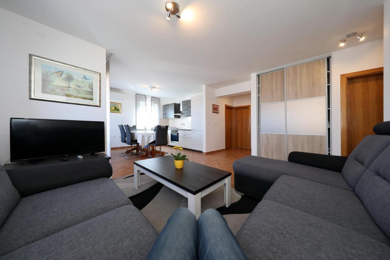 Apartment Dora Preko Exteriör bild